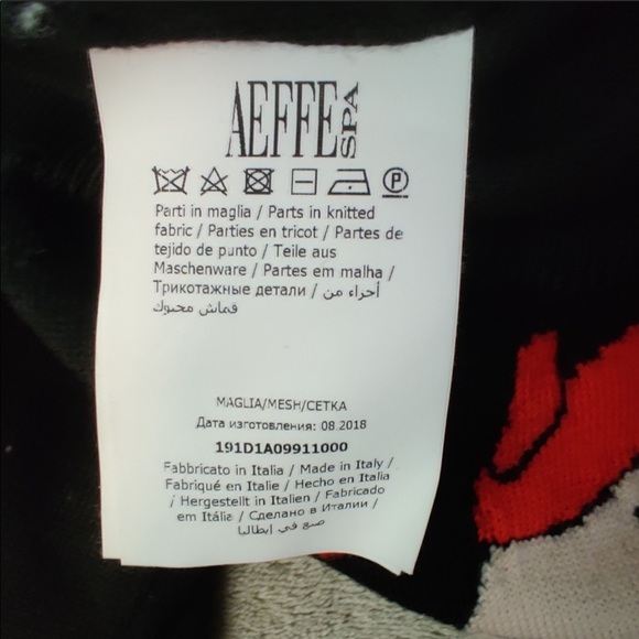 Authentic Moschino Petunia Pig 100% wool sweater. - Picture 7 of 7